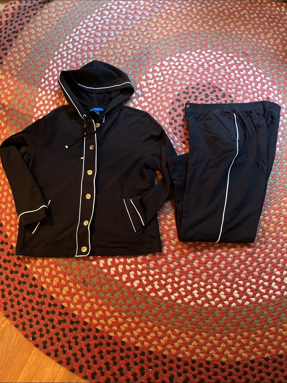 Vintage Karen Scott Sport track suit in black w/crisp white piping detail M